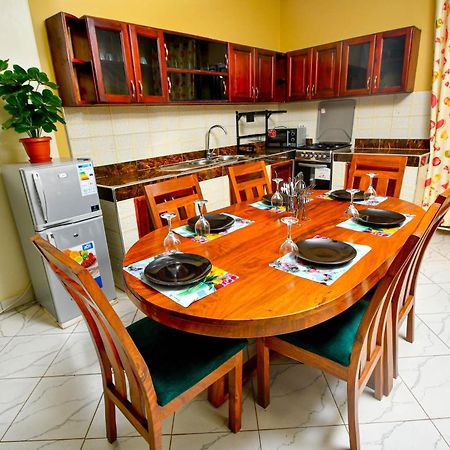 Peace Of Mind Suites Entebbe Buitenkant foto
