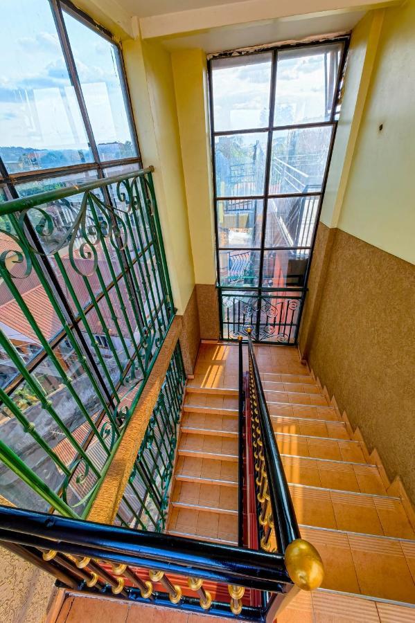 Peace Of Mind Suites Entebbe Buitenkant foto