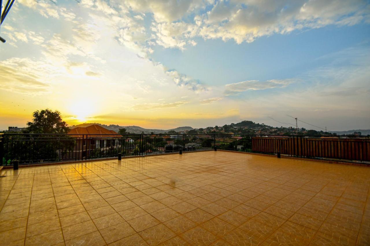 Peace Of Mind Suites Entebbe Buitenkant foto