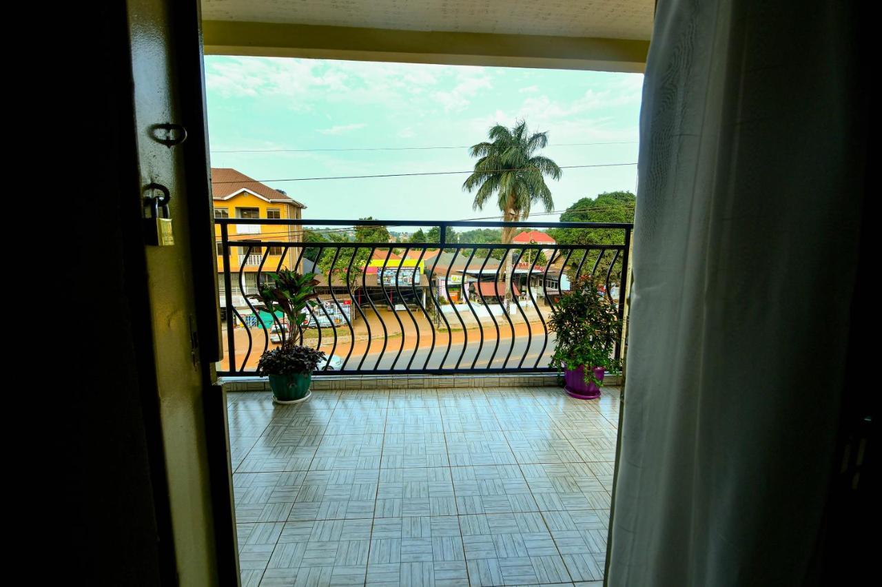 Peace Of Mind Suites Entebbe Buitenkant foto
