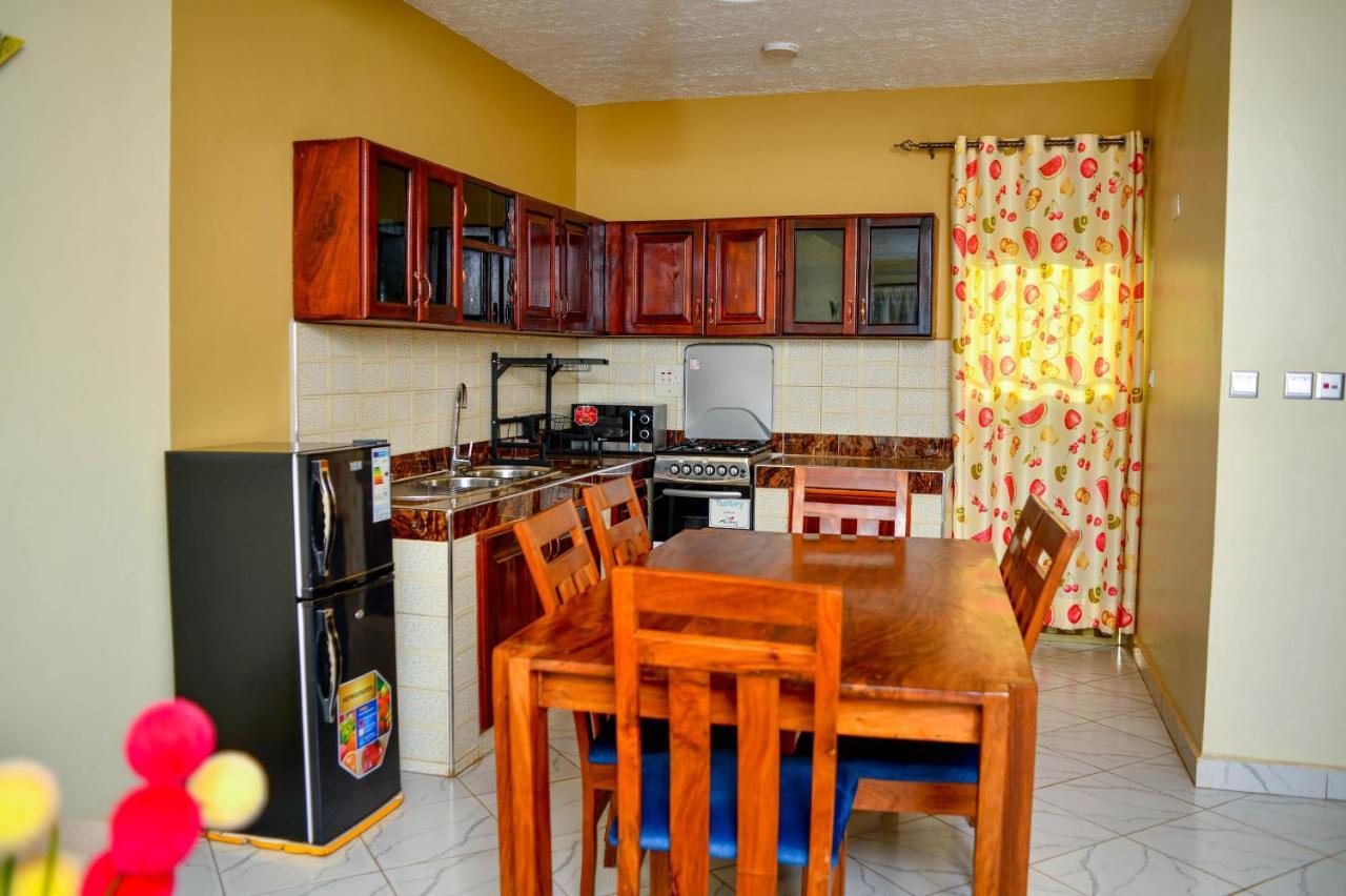 Peace Of Mind Suites Entebbe Buitenkant foto