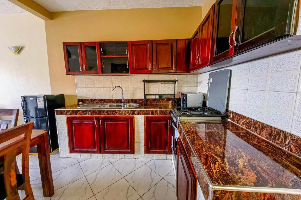 Peace Of Mind Suites Entebbe Buitenkant foto