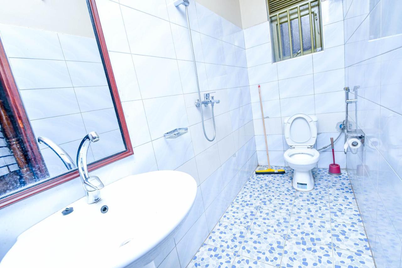 Peace Of Mind Suites Entebbe Buitenkant foto