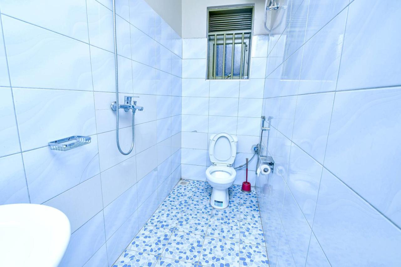 Peace Of Mind Suites Entebbe Buitenkant foto