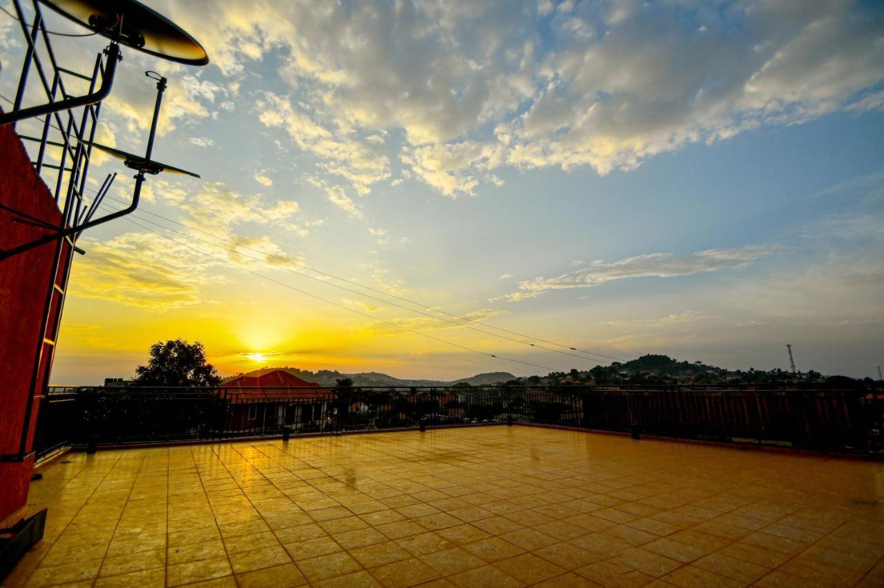 Peace Of Mind Suites Entebbe Buitenkant foto