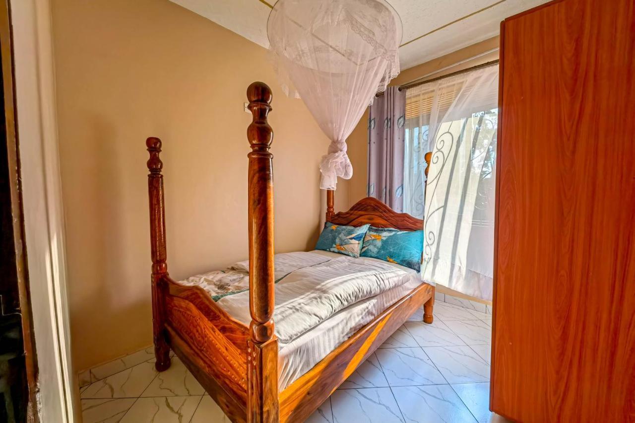 Peace Of Mind Suites Entebbe Buitenkant foto