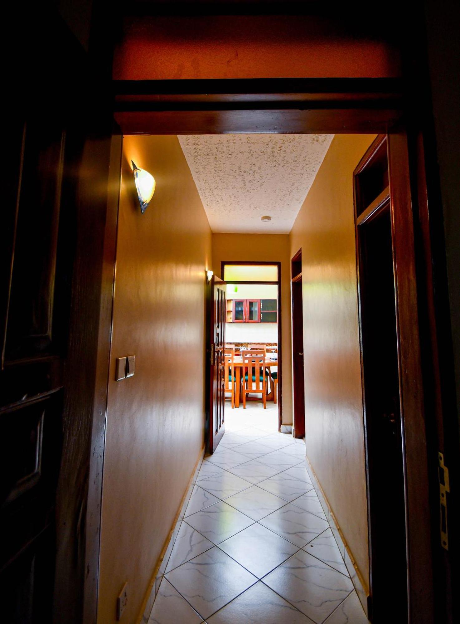 Peace Of Mind Suites Entebbe Buitenkant foto