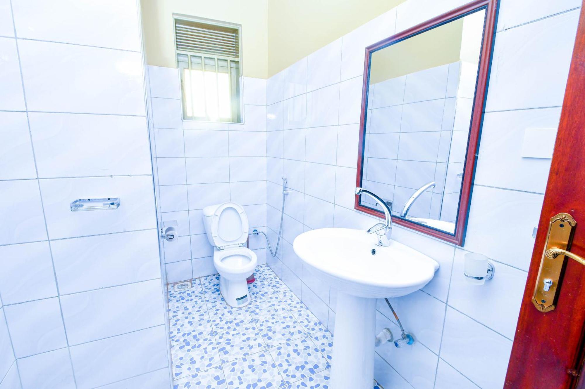 Peace Of Mind Suites Entebbe Buitenkant foto